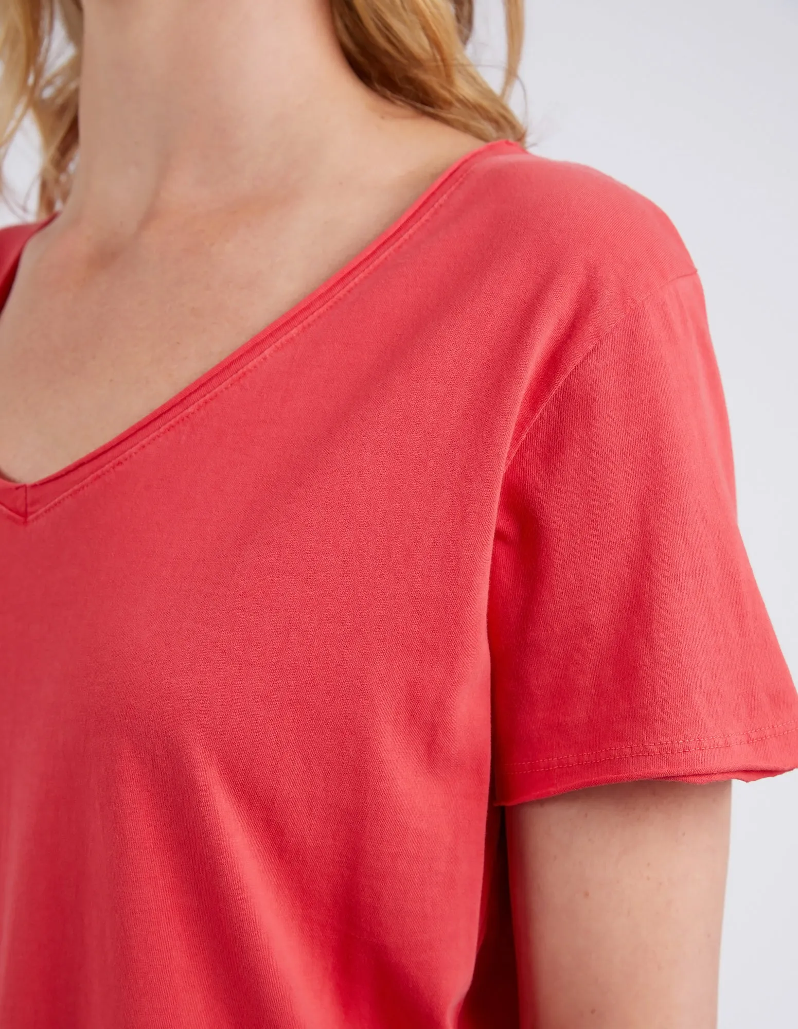 Elm Fundamental Vee Tee Bittersweet Red