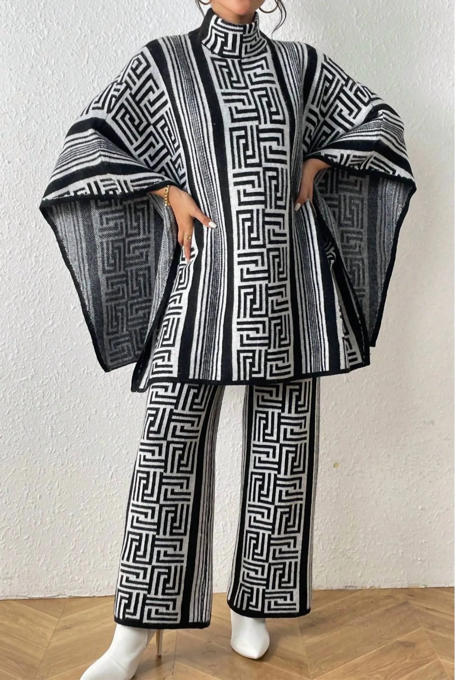 Geo Pattern Poncho Set In Black/white
