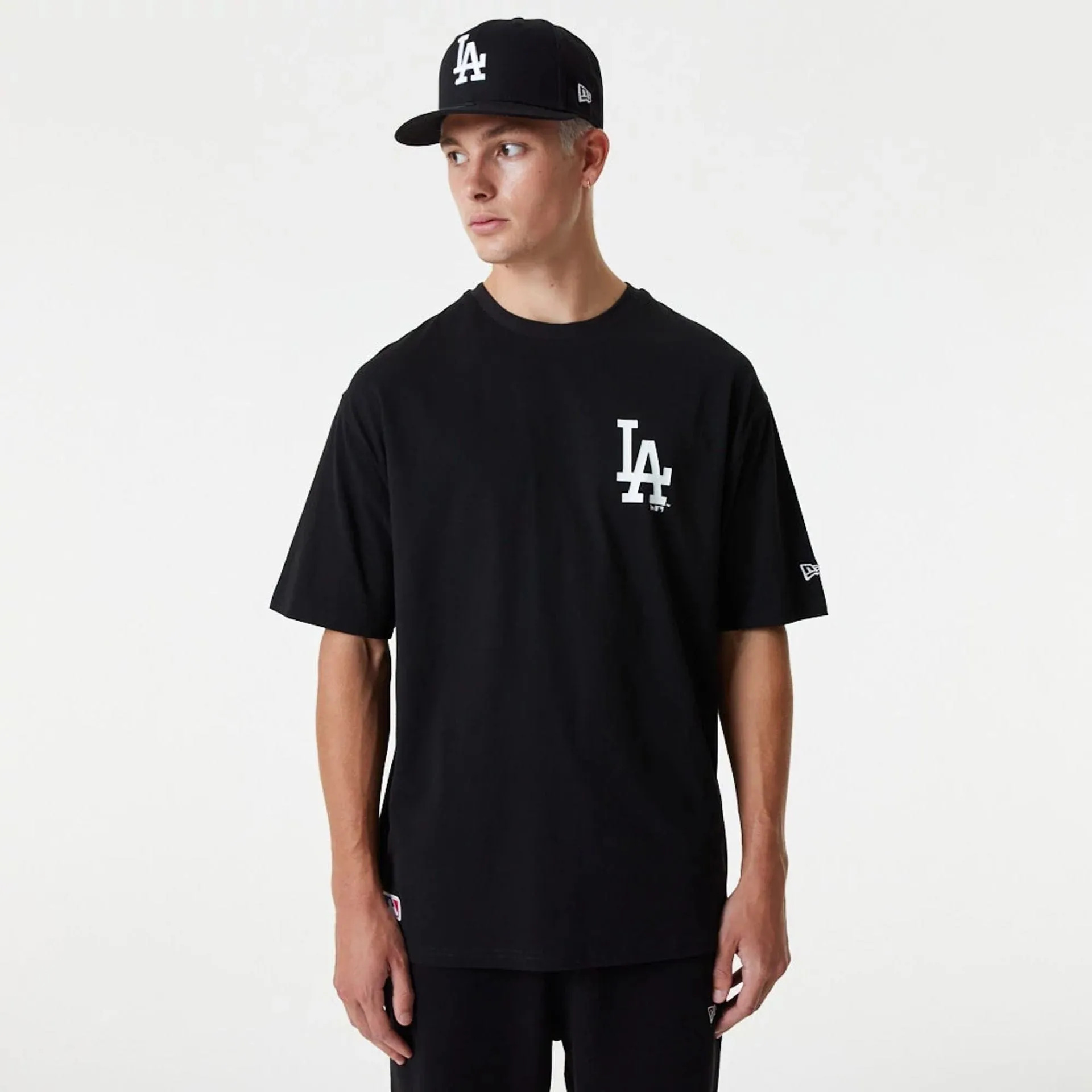 New Era T-Shirts And Tank Tops LA Dodgers MLB Essential Black Oversized T-Shirt