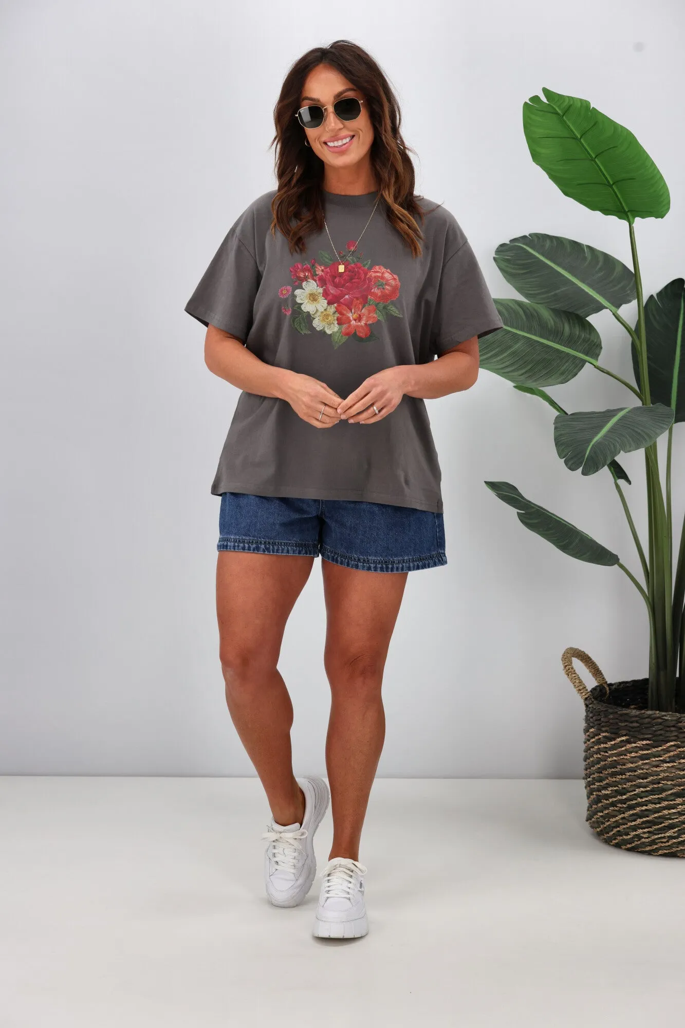 Shine On Label Flower Bunch Tee Charcoal