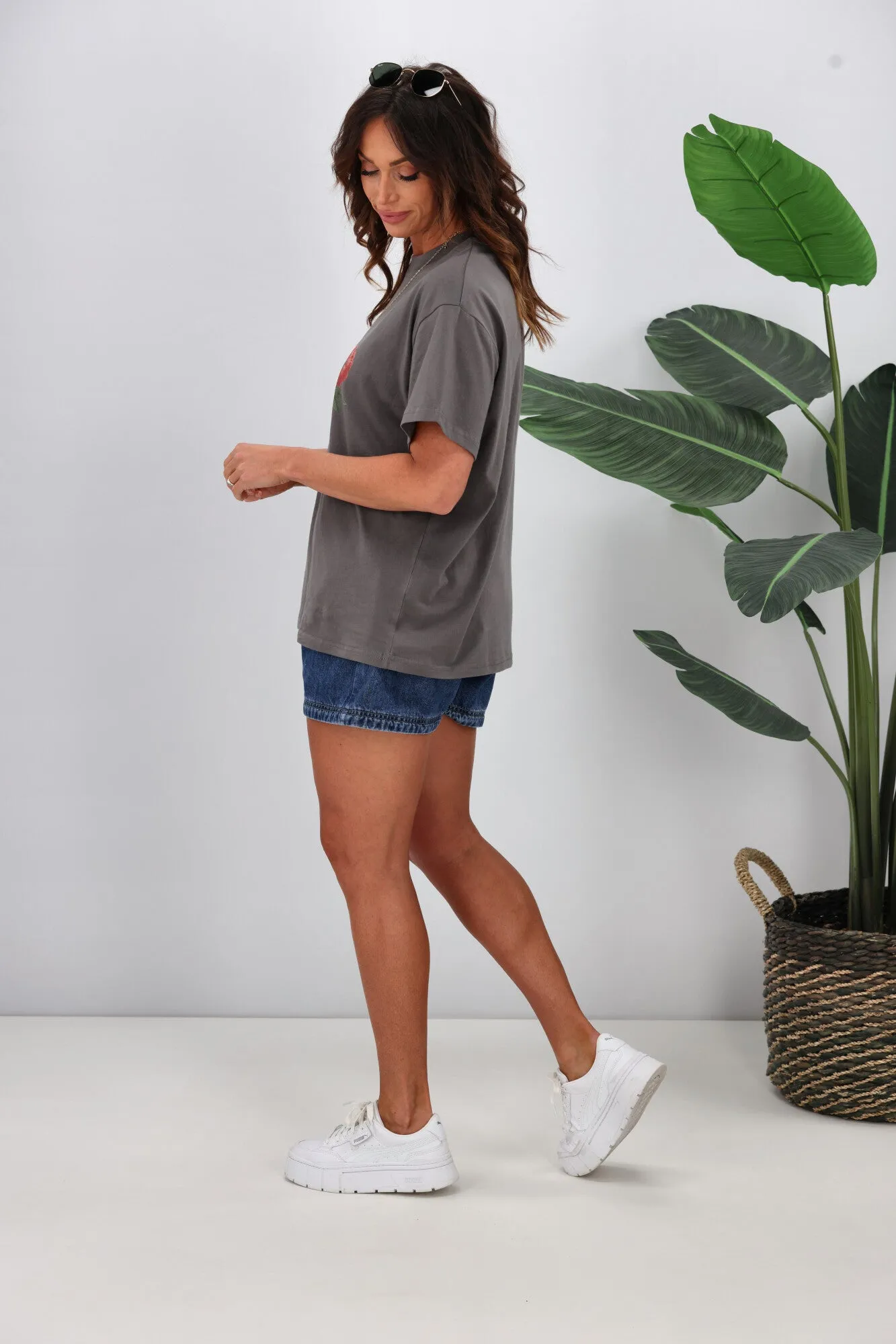 Shine On Label Flower Bunch Tee Charcoal