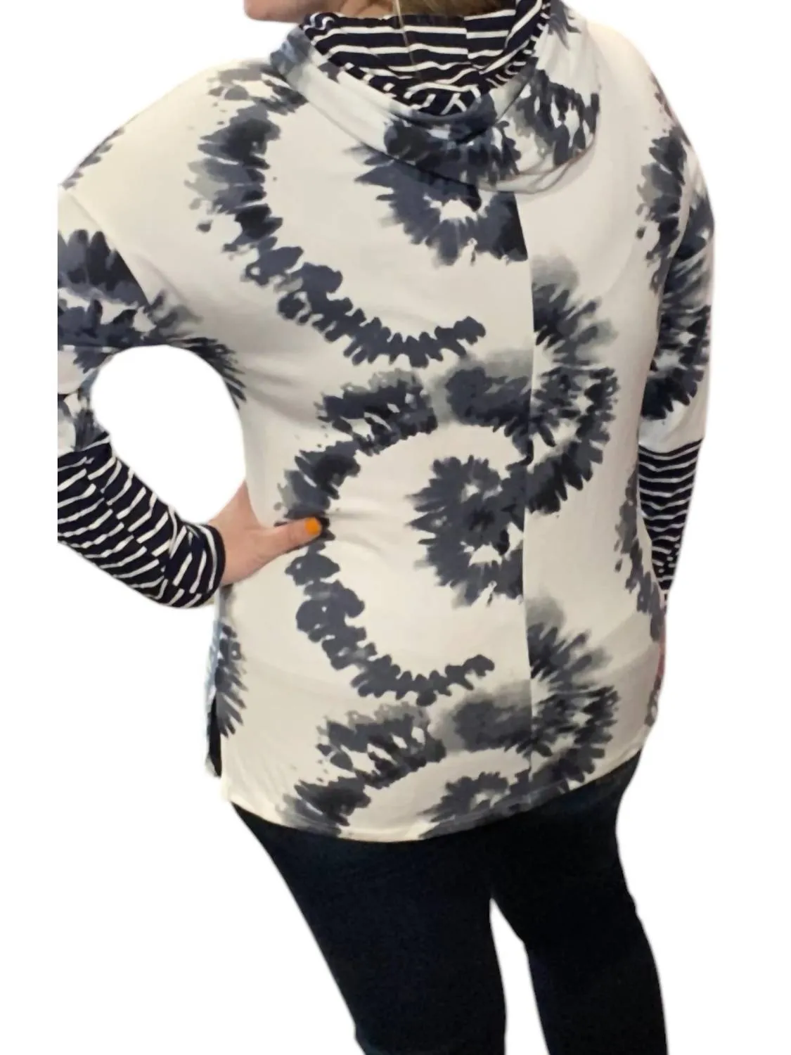 Swirl Hoodie In Navy/white