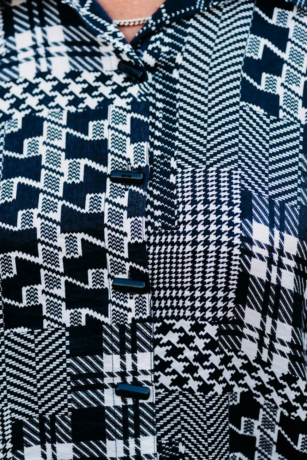 Turn-Up Cuff 3/4 Sleeve Button Shimmer Woven Shirt In Snow